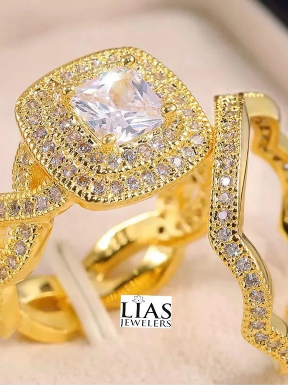 New 18k yellow gold wedding ring set